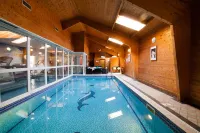 Hunters Meet - Pools