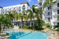 Inn at Pelican Bay - Swimmingpools