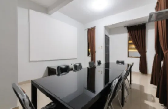 紅多茲伊斯蘭酒店-近茂物噴泉公園