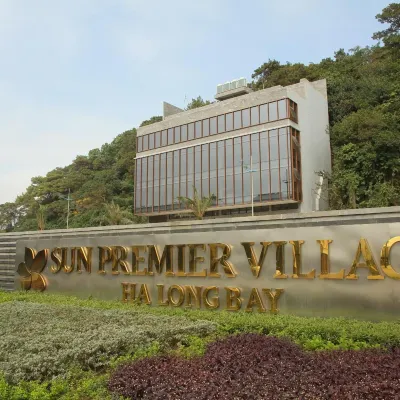 Aroma Ha Long Hotel โรงแรมใกล้Ha Binh Cruises