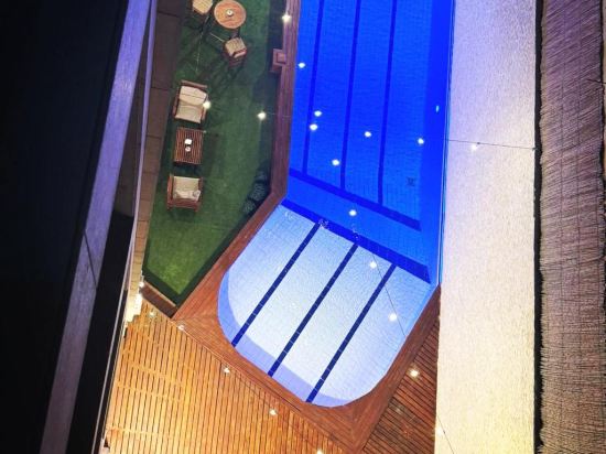 King Suites Hotel
