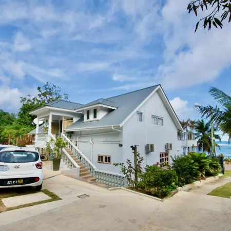 La Petite Maison and Sea Splash