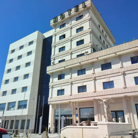 Hotel Sercotel Cuatro Postes Отели рядом с достопримечательностью «City Hall»