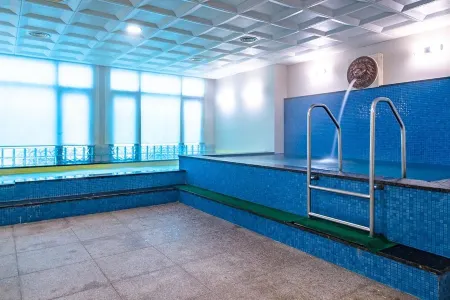 Мега Палас Отели рядом с достопримечательностью «Памятник А.П. Чехову»