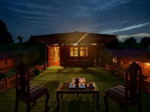 WelcomHeritage Gurkha Houseboats