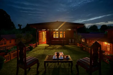 WelcomHeritage Gurkha Houseboats