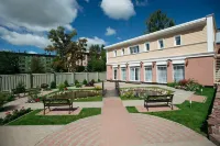 History Hotel Hotel in zona Cosmonaut Pavel Belyaev Monument