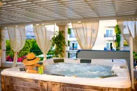 Peridis Family Resort - Hot Tub