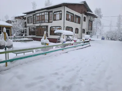 Gulsitara Resorts-Gulmarg 걸마그 뷰 포인트 주변 호텔