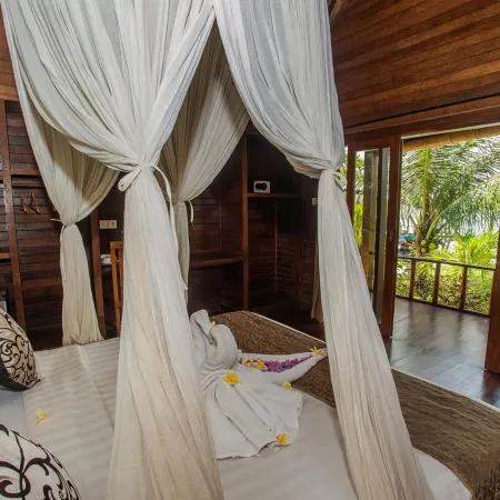 D'Muncuk Huts Lembongan