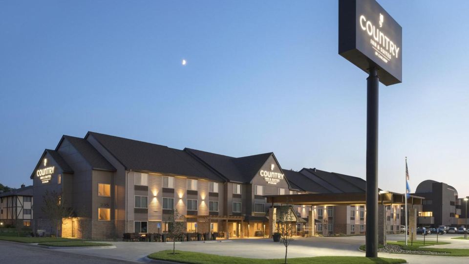 Country Inn & Suites by Radisson, St. Cloud West, MN