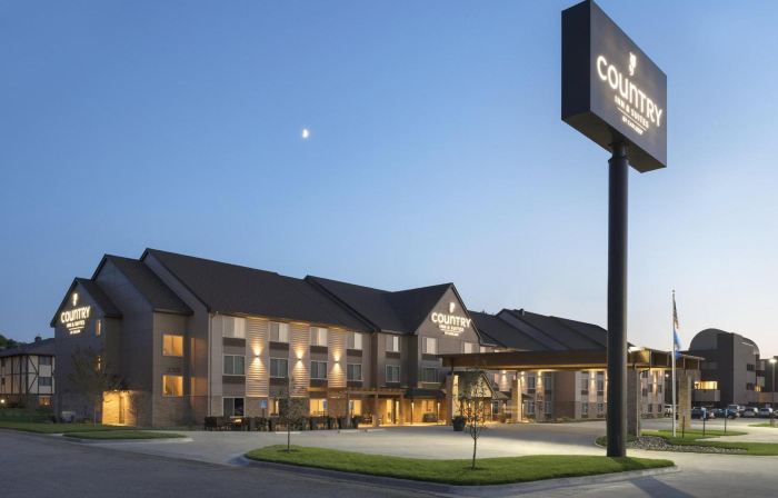 Country Inn & Suites by Radisson, St. Cloud West, MN