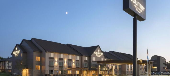 Country Inn & Suites by Radisson, St. Cloud West, MN Hotels in Stearns County