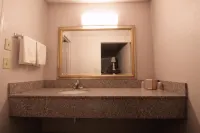 Economy Inn - Motels