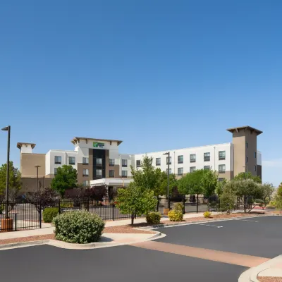 Holiday Inn Express & Suites ALBUQUERQUE HISTORIC OLD TOWN by IHG Hotels near ABQ BioPark - Botanic Garden