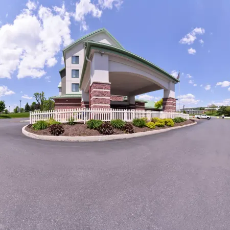 Holiday Inn Express BREEZEWOOD by IHG
