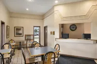 Super 8 by Wyndham Carbondale Hotels in Makanda