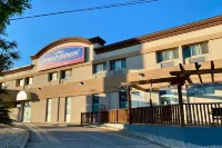 Howard Johnson by Wyndham Winnipeg West Hotels in 