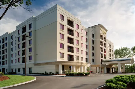 Courtyard Boston Natick Отели рядом с достопримечательностью «Фели Филд»