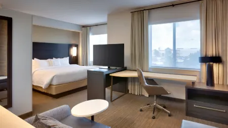 Residence Inn Montreal Midtown Отели рядом с достопримечательностью «Centre for Structural and Functional Genomics»