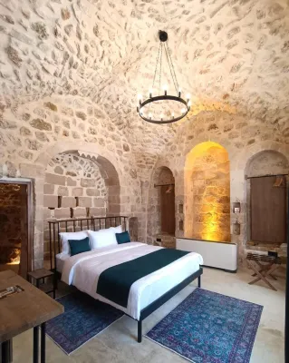 TUGMANER Small House Ajar