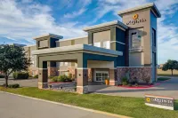La Quinta Inn & Suites by Wyndham Ft. Worth - Forest Hill TX Hotels in Forest Hill