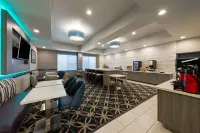 La Quinta Inn & Suites by Wyndham Ft. Worth - Forest Hill TX Hotels in Forest Hill