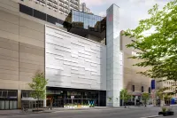 W Toronto Hotel a Church and Wellesley