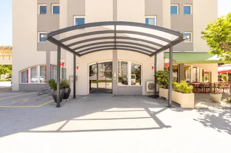 Ibis Sion Отели рядом с достопримечательностью «Ermitage Notre-Dame de Longeborgne»