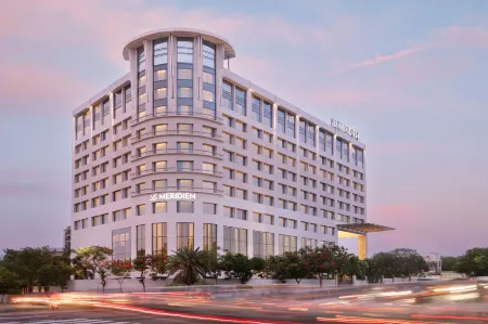 Le Meridien Ahmedabad Отели рядом с достопримечательностью «Индиан Институт оф Менеджмент Ахмедабад»