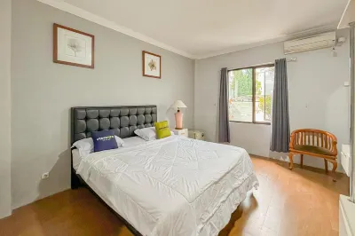 Urbanview Hotel D Calton Sukabumi Hotel dekat Destinasi wisata di Parakan salak Sukabumi