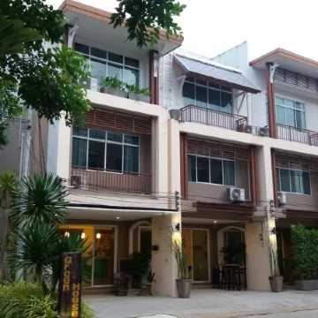 Green House Phuket Отели рядом с достопримечательностью «Ват Си Сунтхон»