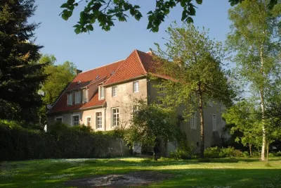 Haus Keppelborg: ZI Antonia Mit Kirchplatzblick Hotels near Wasserburg Haus Horst