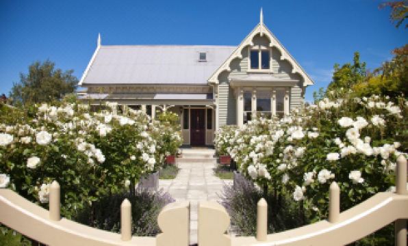 Lilac Rose Boutique Bed and Breakfast - Housity