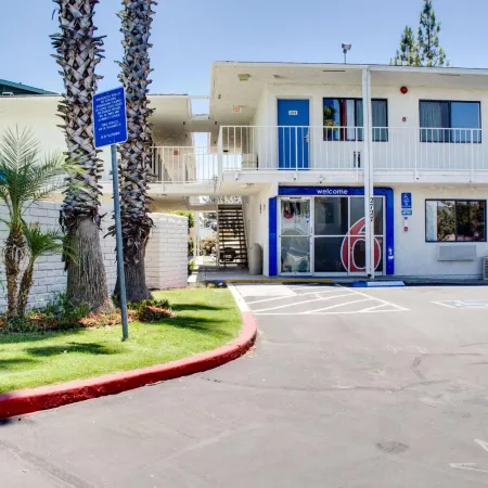 Motel 6 Bakersfield, CA - South