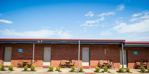 Cherry Blossom Motor Inn Hotels in Young