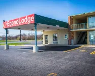 Econo Lodge Hotels in Shorewood