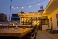 Yakety Yak Hostel Отели в г. 