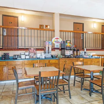 Super 8 by Wyndham Sullivan