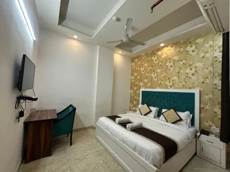 FabHotel Prime Grand Palace I Отели рядом с достопримечательностью «Ghaziabad Haat»