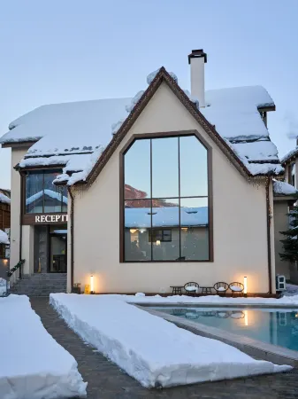 Astra de Rosa (Астра де Роза) Отели рядом с достопримечательностью «Смотровая поляна 960»