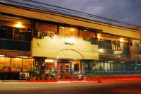 Centro Mactan Suites - Losmen