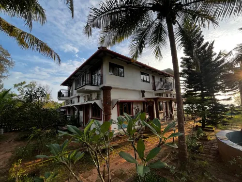 Mermaid Beach Resort فنادق في Kudal