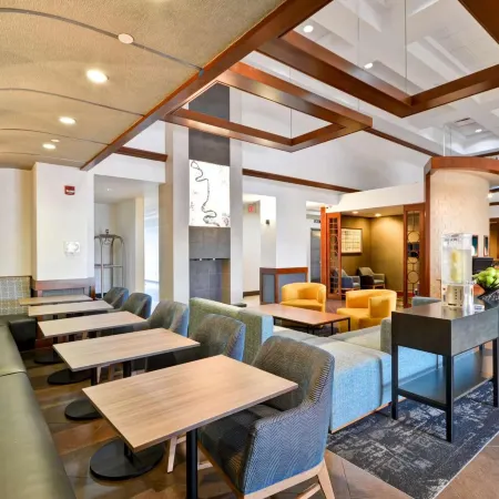 The IAH Houston Hotel Отели рядом с достопримечательностью «Торговый центр Greenspoint»