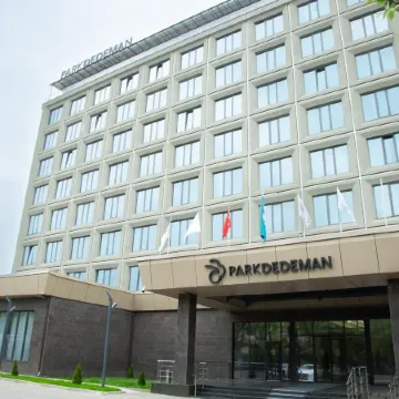 Отель Park Dedeman Almaty Отели рядом с достопримечательностью «Ботанический Сад»