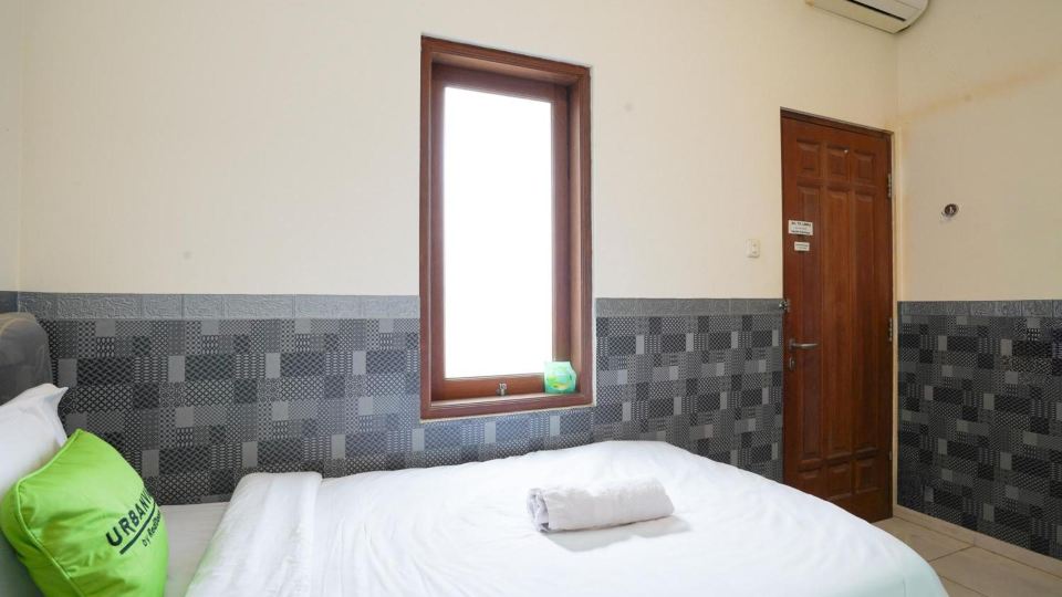 Urbanview Hotel Syariah Griya Asri Patran Near Tugu Station