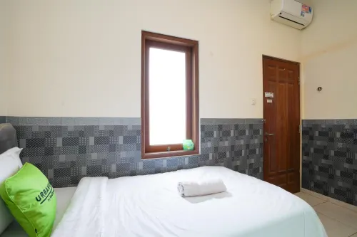 Urbanview Hotel Syariah Griya Asri Patran Near Tugu Station