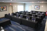 Holiday Inn Express & Suites Cincinnati - Mason