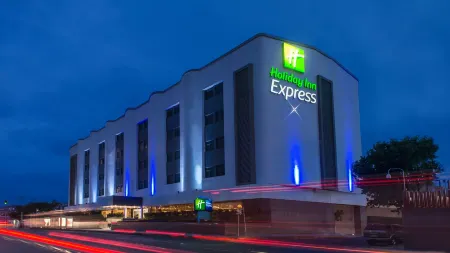 Holiday Inn Express Mexico- Toreo