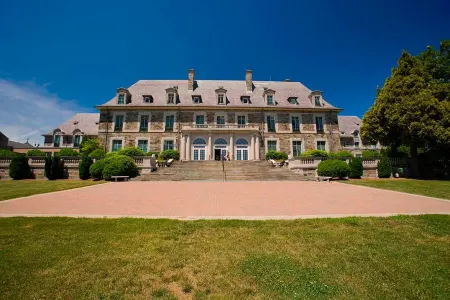 Courtyard by Marriott Providence Warwick Отели рядом с достопримечательностью «lululemon»